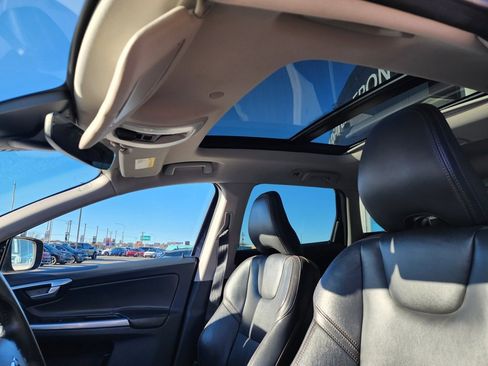 Used 2017 Volvo XC60 T6 Dynamic w/ Preferred Option Package image 11