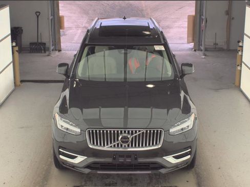 Used 2024 Volvo XC90 B6 Plus w/ Protection Package image 12