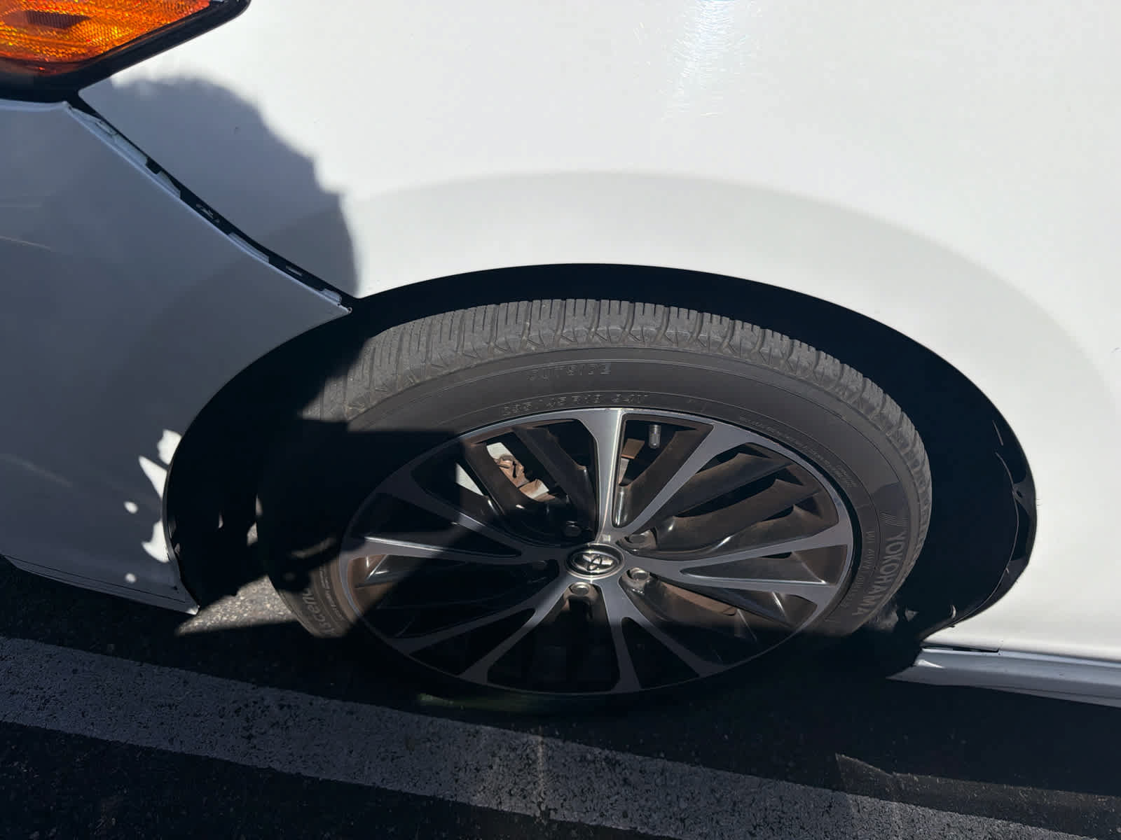 Used 2020 Toyota Camry SE FWD image 6