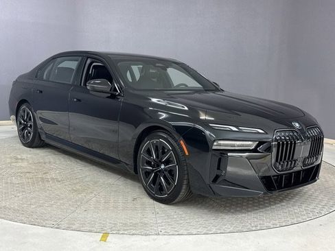 Used 2025 BMW i7 eDrive50 w/ M Sport Package image 30