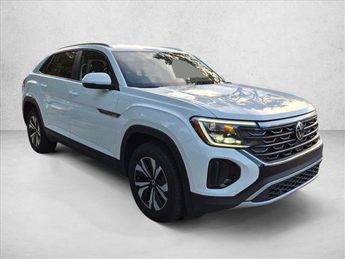 Used 2025 Volkswagen Atlas Cross Sport SE FWD image 3