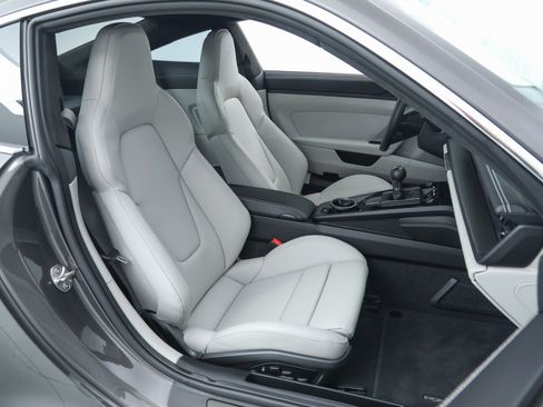 Used 2022 Porsche 911 GT3 image 17