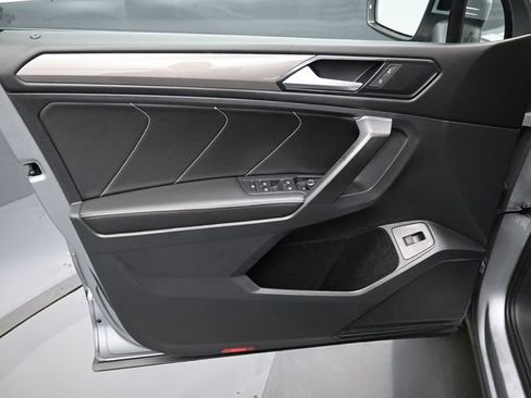 Used 2022 Volkswagen Tiguan SE image 11