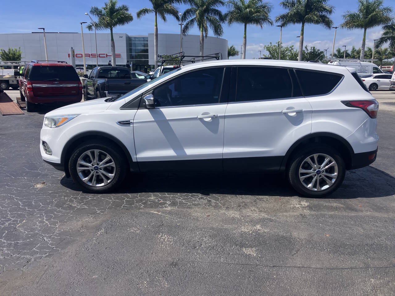 Used 2017 Ford Escape SE AWD/4WD image 2