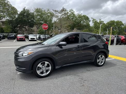 Used 2017 Honda HR-V LX image 11