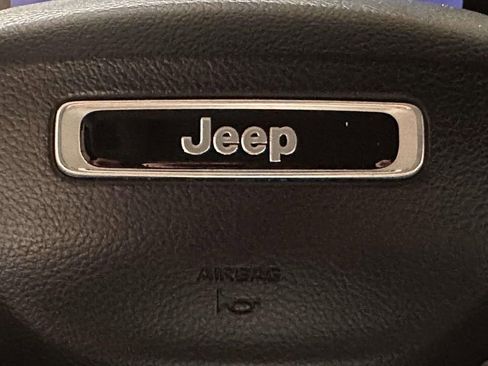 Used 2023 Jeep Grand Cherokee Limited w/ Black Appearance Package image 28