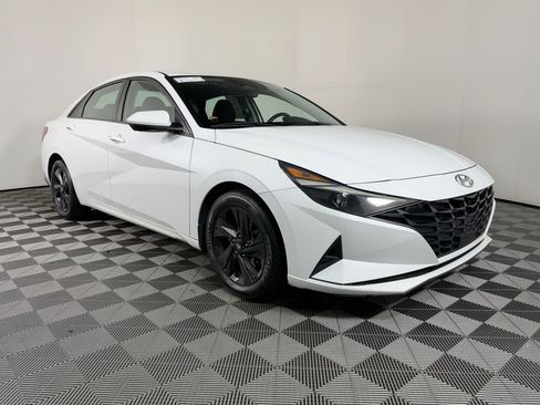 Used 2021 Hyundai Elantra SEL w/ Convenience Package image 7