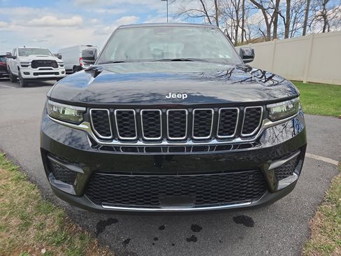 New 2025 Jeep Grand Cherokee Laredo X w/ Luxury Tech Group I AWD/4WD image 19
