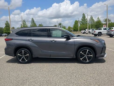 Used 2021 Toyota Highlander XSE FWD image 3