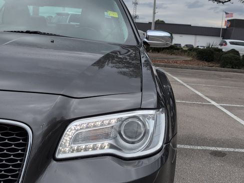 Used 2020 Chrysler 300 Limited w/ Safetytec Plus Group image 12