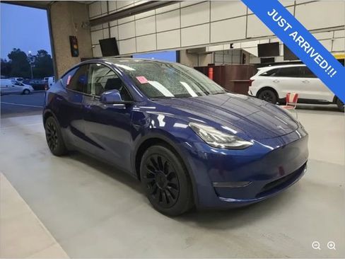 Used 2022 Tesla Model Y Long Range image 1