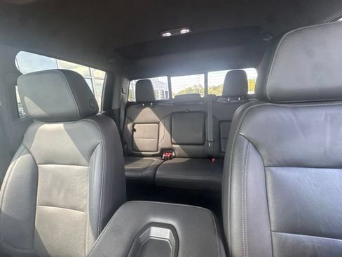 Used 2021 Chevrolet Silverado 1500 LT AWD/4WD image 16