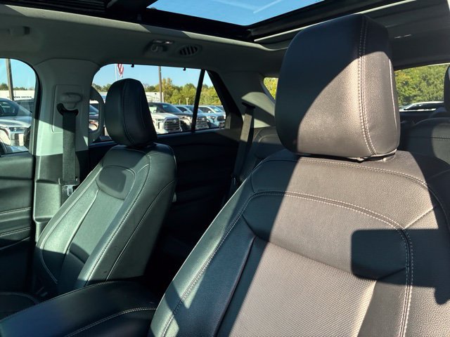 Used 2022 Ford Explorer Limited w/ Equipment Group 301A RWD image 7