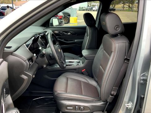 Used 2023 Chevrolet Traverse High Country w/ LPO, Floor Liner Package FWD image 9