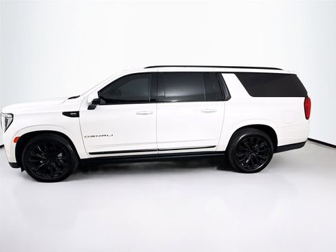 Used 2021 GMC Yukon XL Denali w/ Denali Ultimate Package image 4