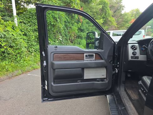 Used 2014 Ford F150 Lariat w/ Equipment Group 502A Luxury AWD/4WD image 19
