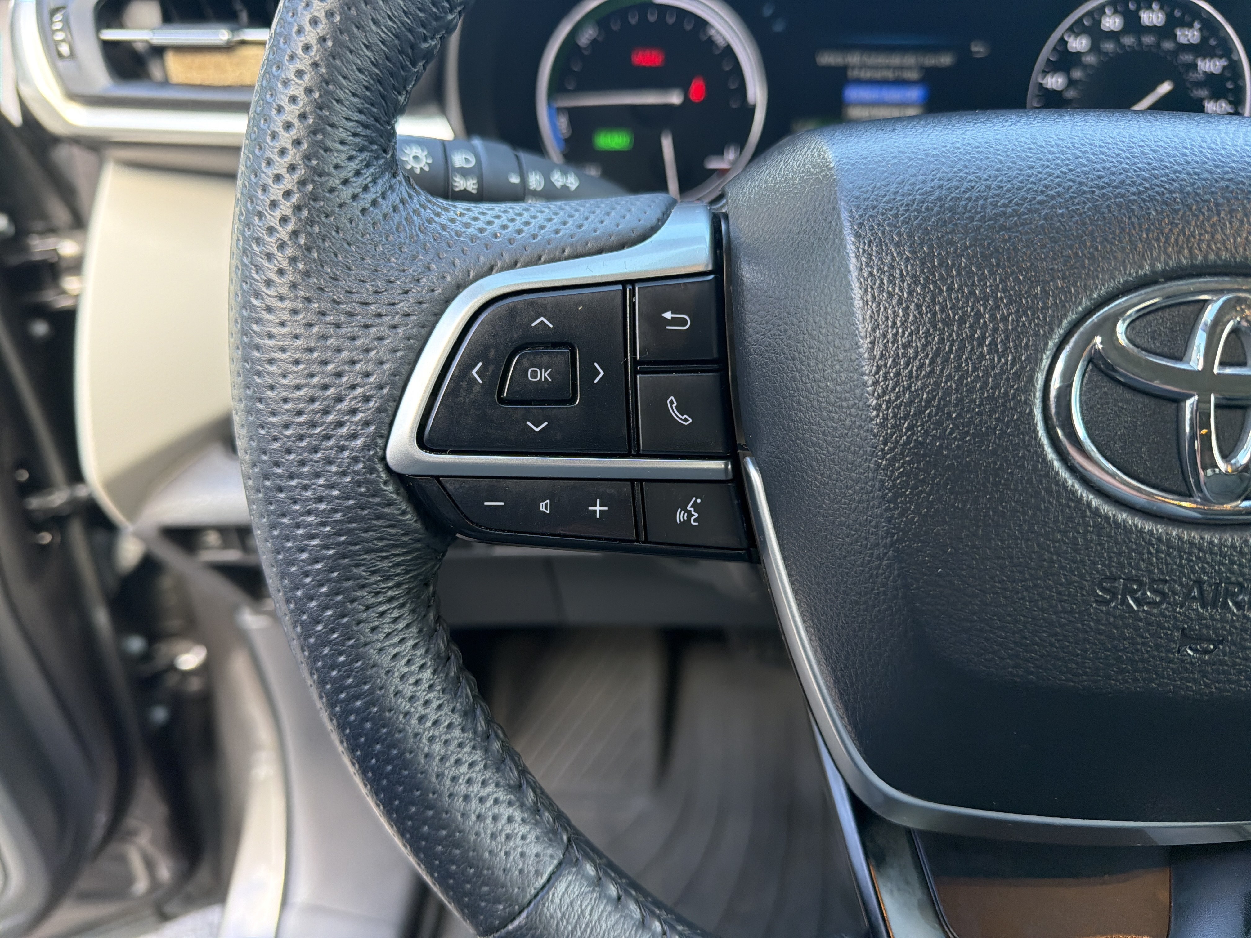 Used 2024 Toyota Sienna Limited AWD/4WD image 19