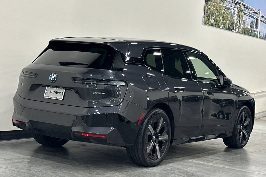 Used 2024 BMW iX xDrive50 w/ Sport Package AWD/4WD image 4