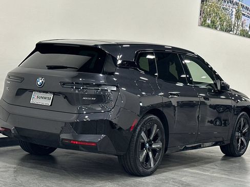 Used 2024 BMW iX xDrive50 w/ Sport Package AWD/4WD image 4
