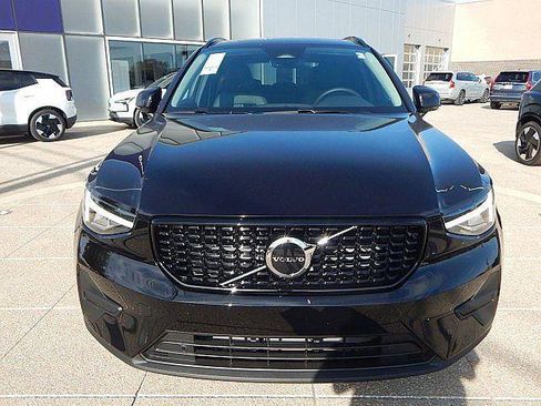 New 2026 Volvo XC40 B5 Core w/ Climate Package AWD/4WD image 12