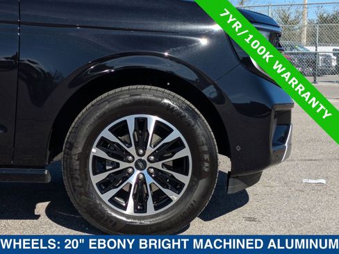 Certified 2025 Ford Expedition Max Platinum image 11