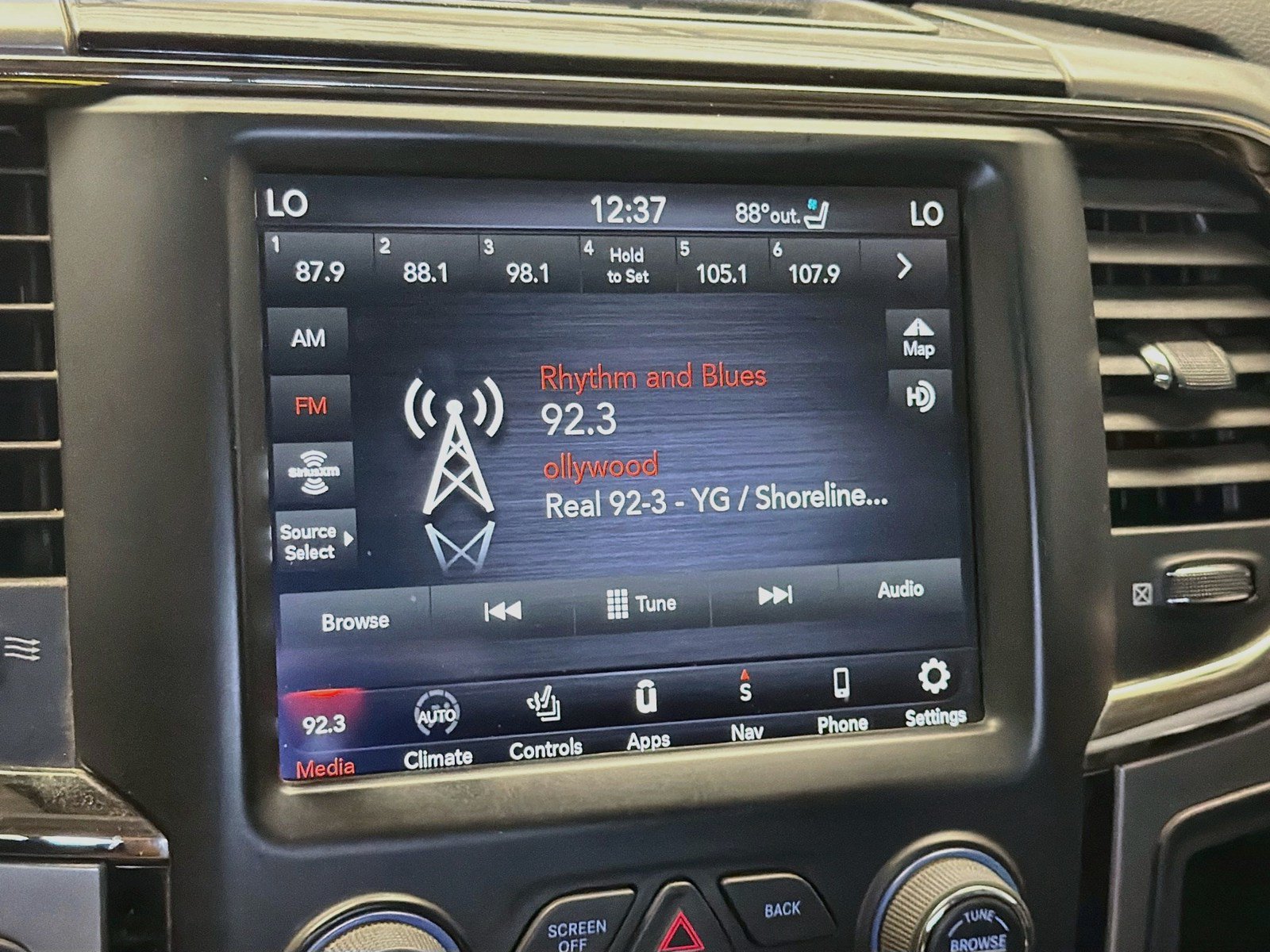 Used 2018 RAM 2500 Laramie w/ Sport Appearance Group AWD/4WD image 9