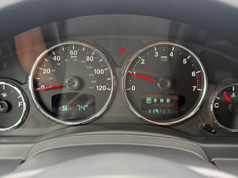 Used 2012 Jeep Liberty Sport AWD/4WD image 17