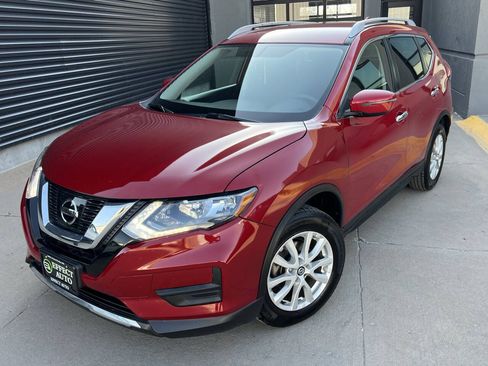 Used 2017 Nissan Rogue SV FWD image 2