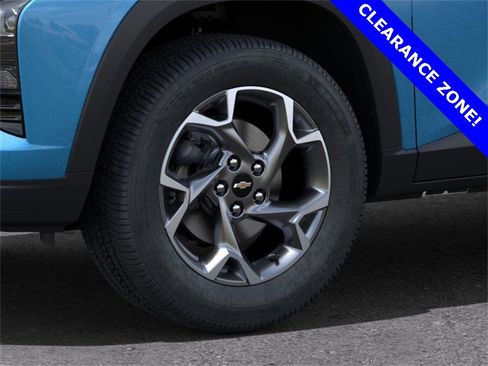New 2025 Chevrolet Trax LT w/ Driver Confidence Package image 9