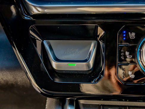 Used 2025 GMC Sierra 3500 Denali w/ Technology Package image 23