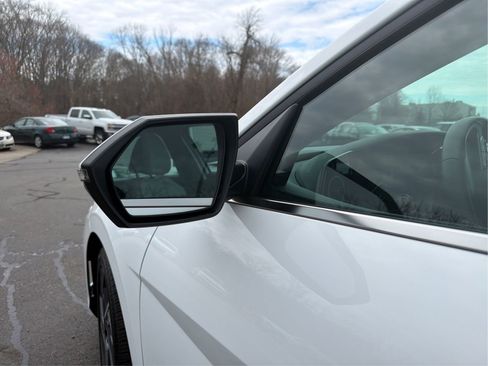 Certified 2025 Hyundai Elantra Limited image 26