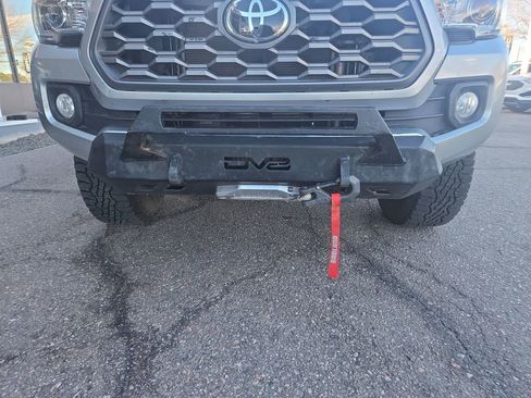 Used 2022 Toyota Tacoma TRD Off-Road image 17