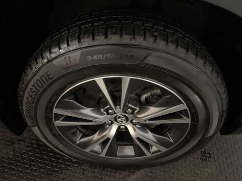 Used 2018 Toyota Highlander LE image 12