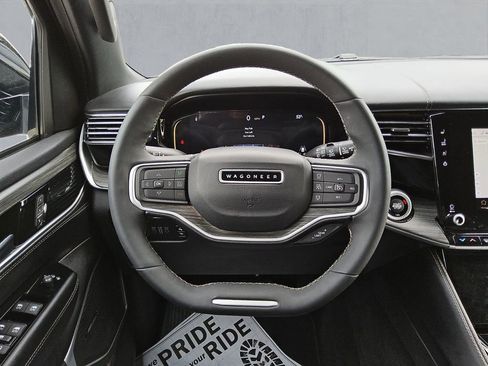 Used 2023 Jeep Wagoneer L Series II w/ Premium Group I image 12