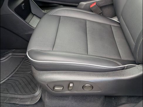 Used 2025 Buick Enclave Preferred AWD/4WD image 10