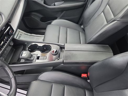 Certified 2022 Nissan Rogue SV w/ SV Premium Package image 21