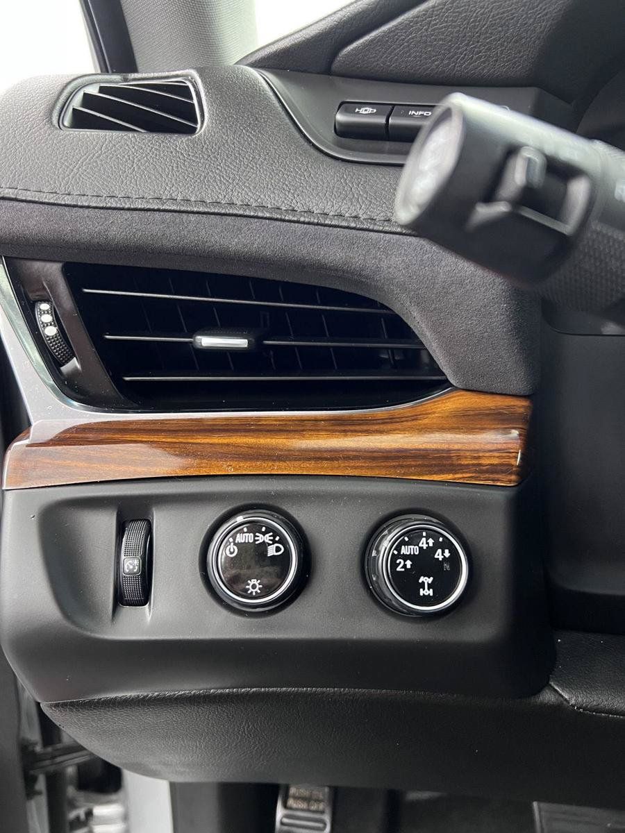 Used 2016 Cadillac Escalade Luxury AWD/4WD image 11