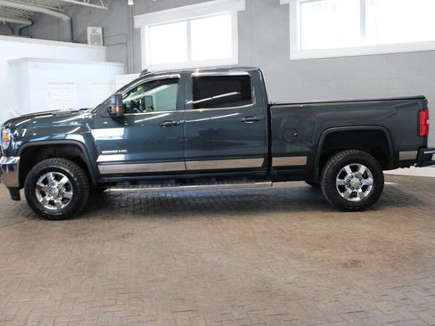 Used 2019 GMC Sierra 2500 SLE w/ SLE Preferred Package image 4
