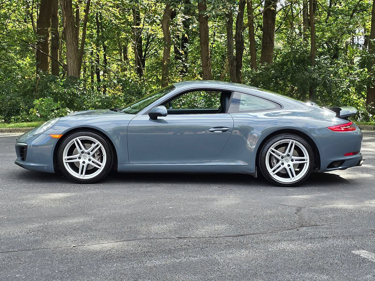 Used 2017 Porsche 911 Carrera RWD image 3