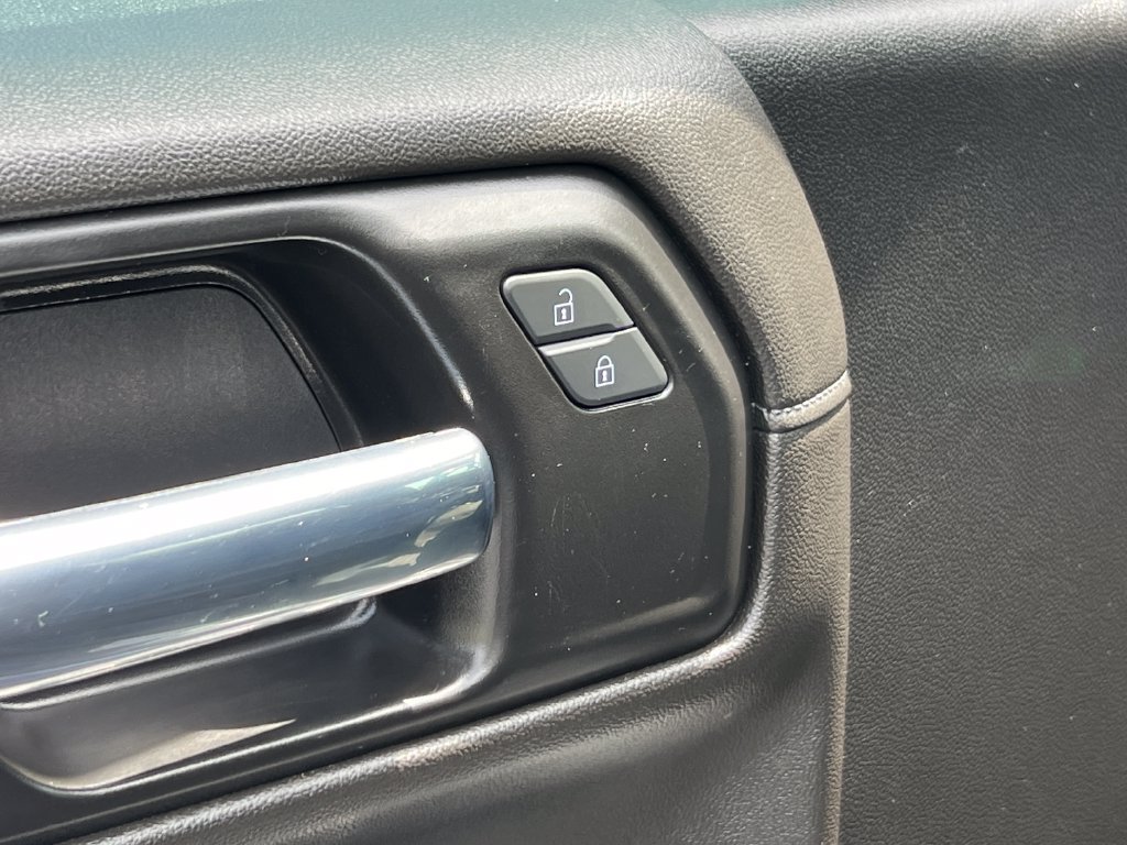 Used 2022 Chevrolet Silverado 1500 LT w/ Safety Package AWD/4WD image 6