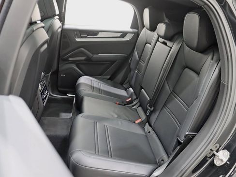 Used 2024 Porsche Cayenne Coupe image 29