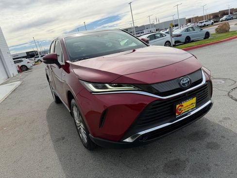 Used 2021 Toyota Venza Limited w/ Carpet Mat Package (TMS) image 8