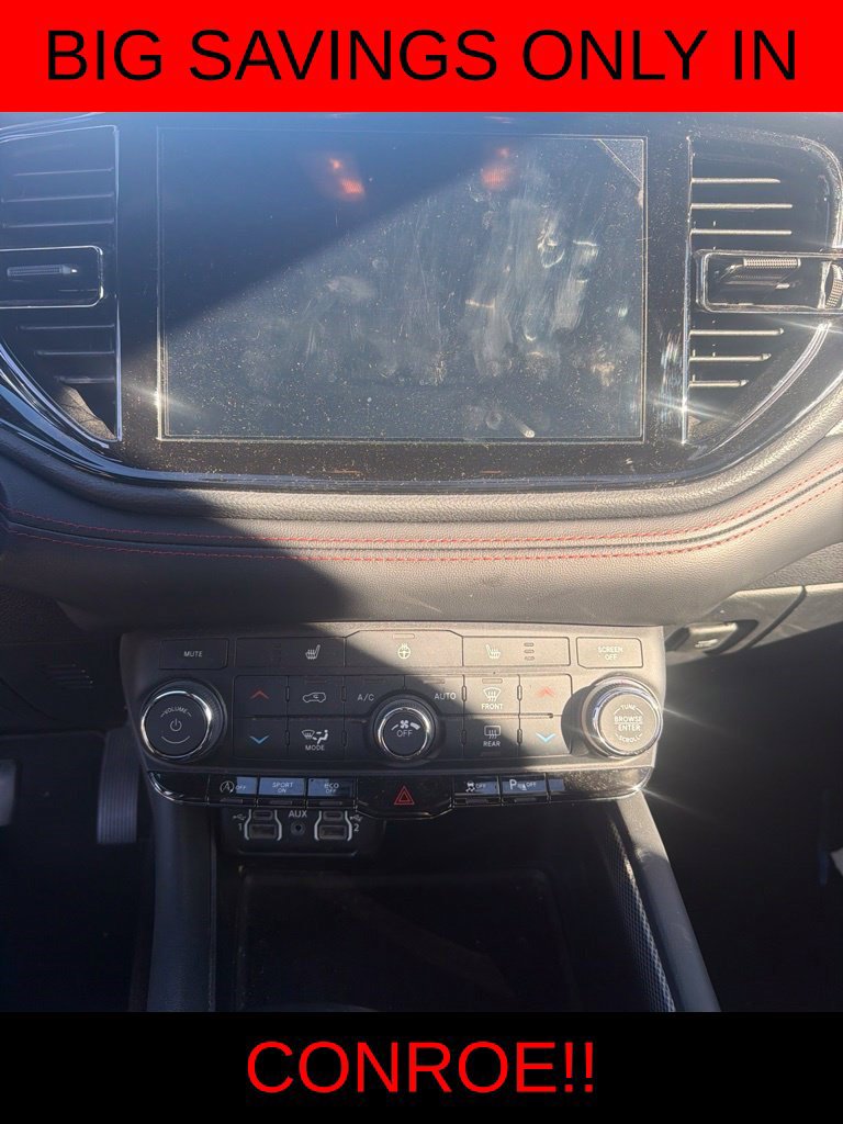 Used 2025 Dodge Durango GT w/ Blacktop Package RWD image 8