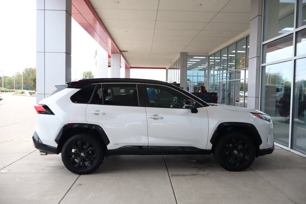 Used 2023 Toyota RAV4 XSE AWD/4WD image 9