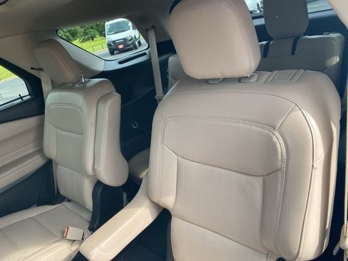 Used 2023 Ford Explorer Limited w/ Limited Technology Package RWD image 35