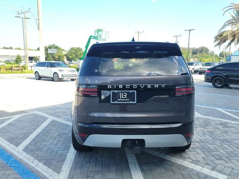 Used 2025 Land Rover Discovery Metropolitan Edition AWD/4WD image 4