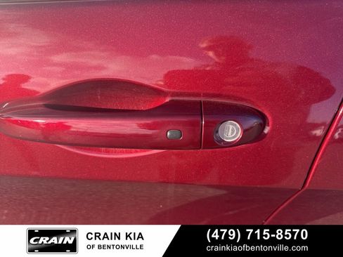 Used 2019 Jeep Cherokee Latitude Plus w/ Comfort/Convenience Group image 40