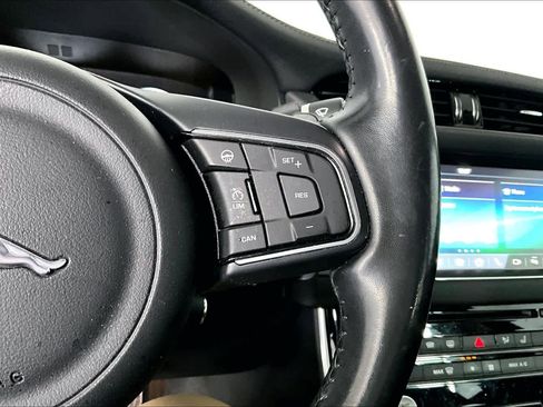 Used 2017 Jaguar XF Prestige image 24