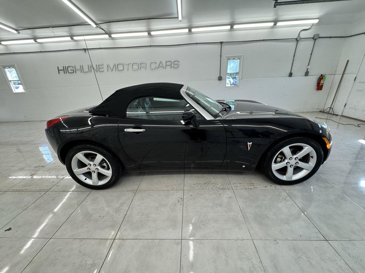 Used 2006 Pontiac Solstice Convertible w/ Premium Package RWD image 4
