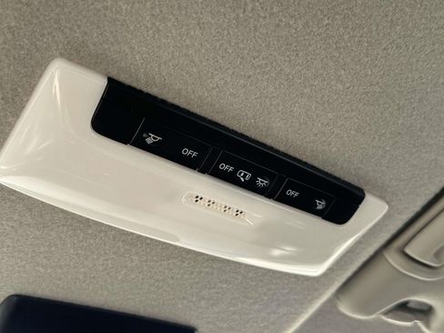 Used 2025 Nissan Kicks Play S FWD image 12